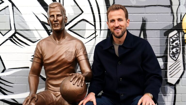 Harry Kane statue unveiled in London after Ireland thrashing