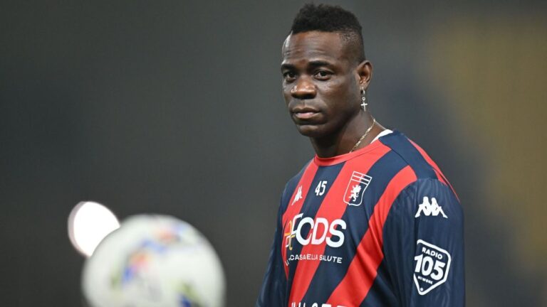 Mario Balotelli returns to Serie A, booked within first 5 minutes