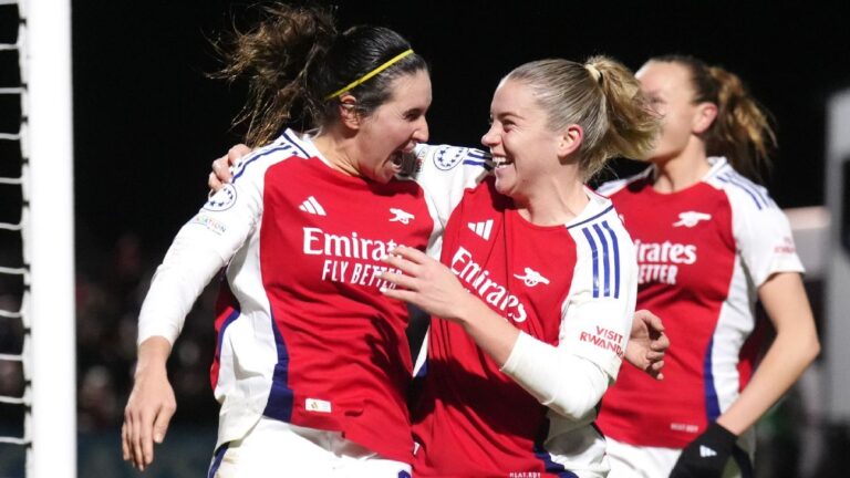 Arsenal's 'one-club mentality' falters, but women don't in UWCL win