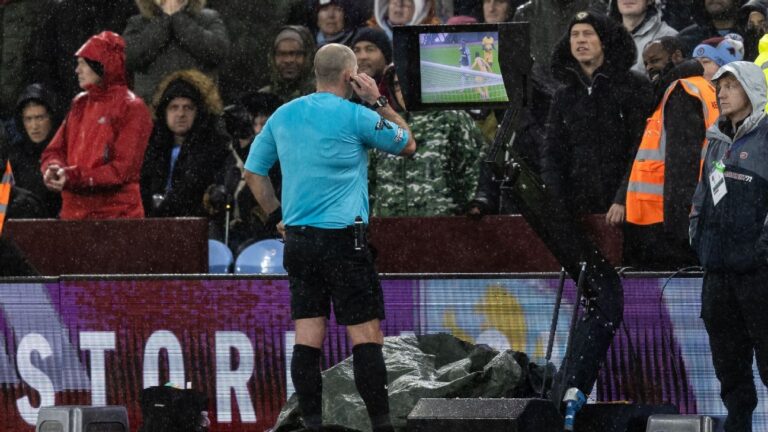 In-stadium VAR announcements to be trialed in Carabao Cup semis