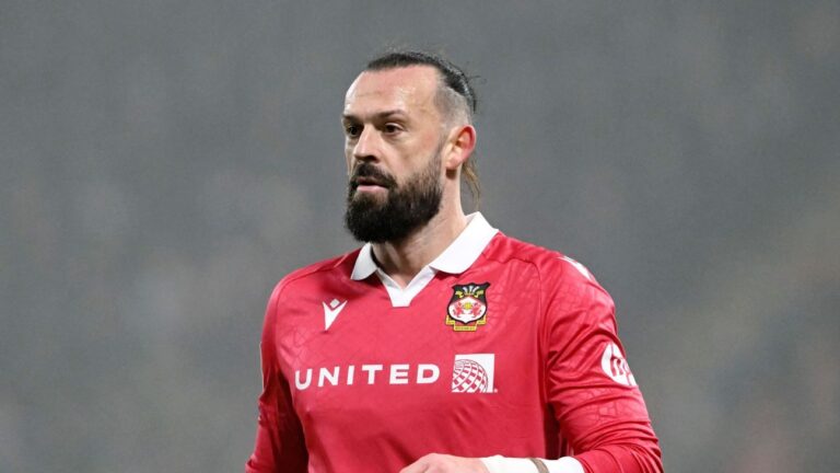 Steven Fletcher scores late again as Wrexham scrape past Wigan