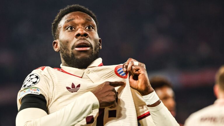 Alphonso Davies' late goal sends Bayern Munich to Champions League last 16