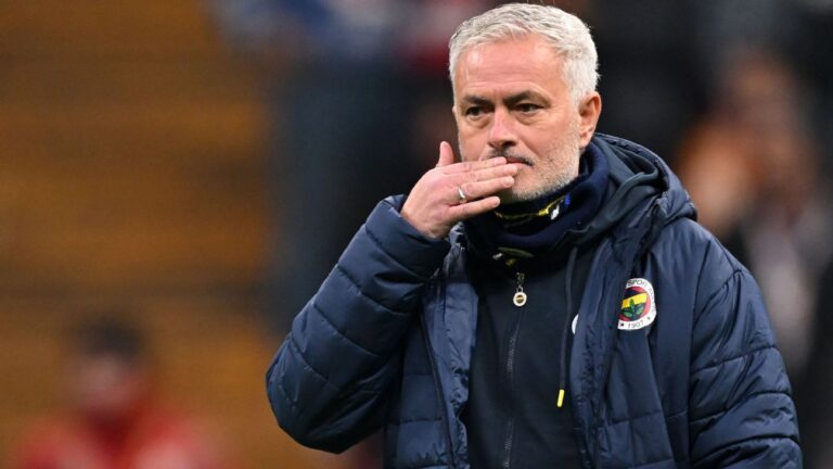 Jose Mourinho gets 4-game ban for Galatasaray comments