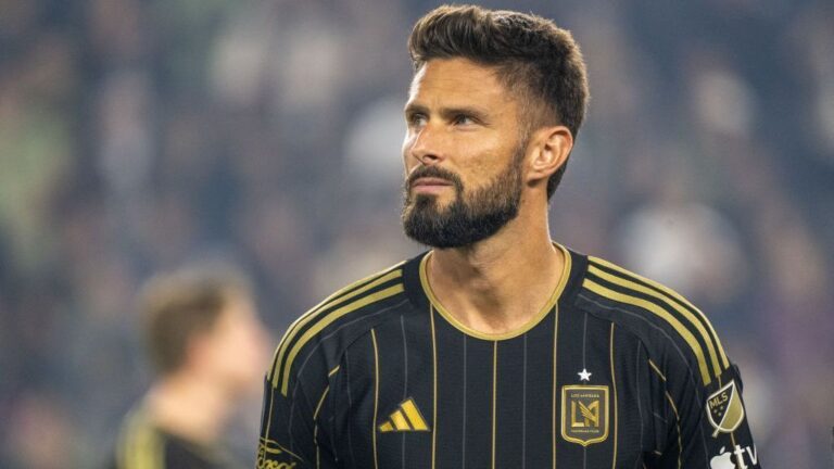 LAFC striker Giroud's home robbed in $500K heist - source