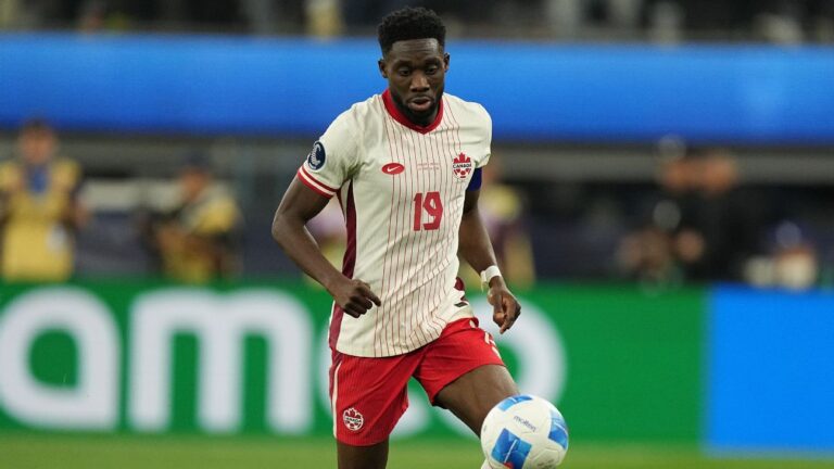 Alphonso Davies: Bayern blast 'sloppy, unprofessional' Canada over injury