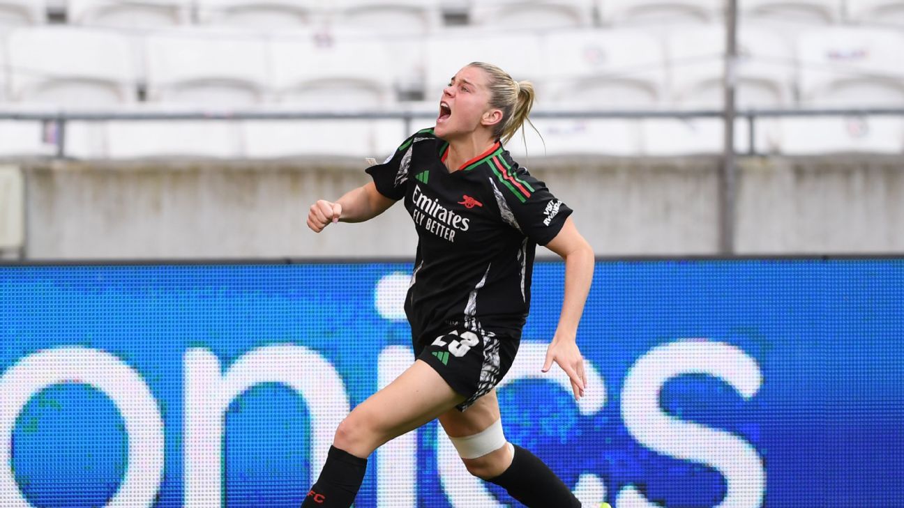 Arsenal's Alessia Russo wins Women's FWA Player of the Year