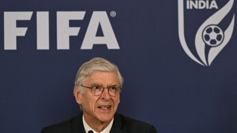 Arsene Wenger eyes 'daylight' offside offside law 'in one year'